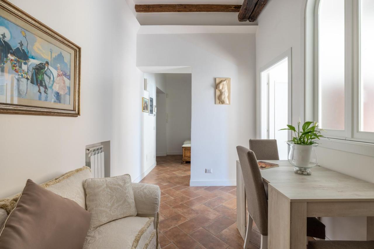 Pantheon House By Varental * Rom